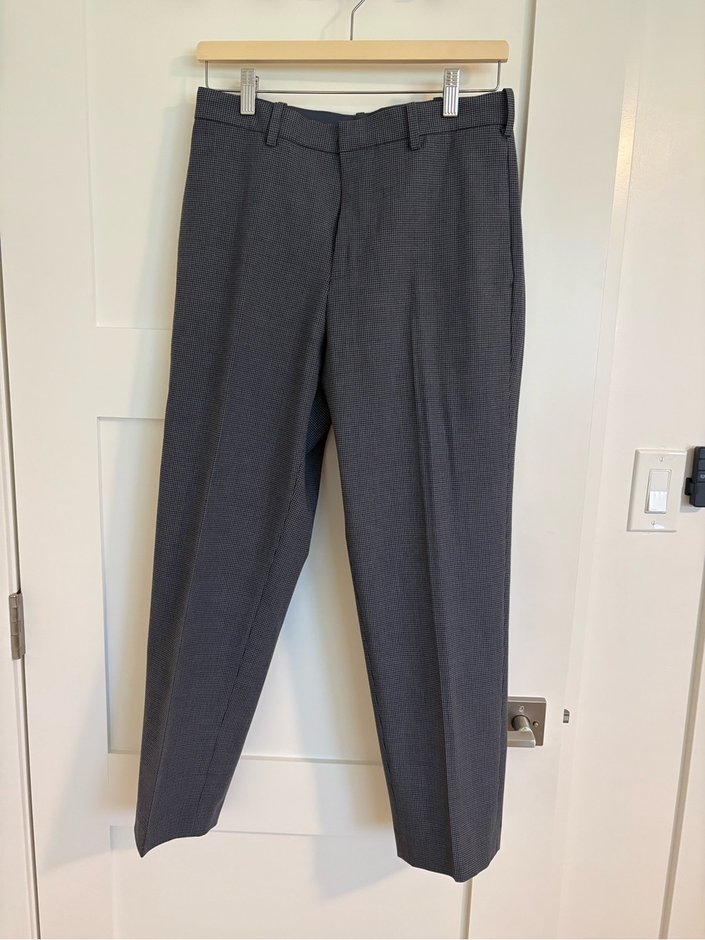Uniqlo Men's Dress Pants in Dark Gray
